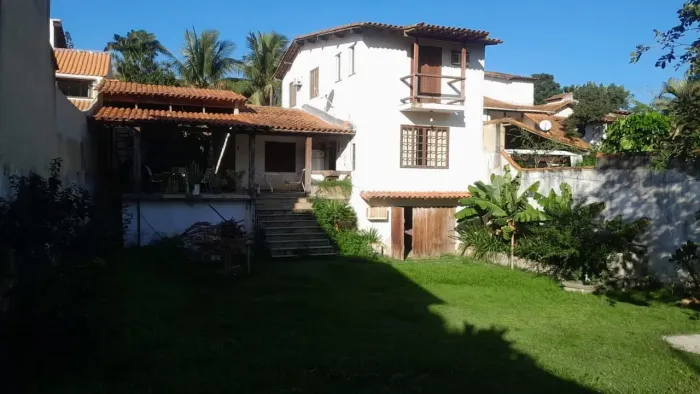 CASA A VENDA EM BÚZIOS COM 04 QUARTOS EM MANGUINHOS POR R$ 790.000