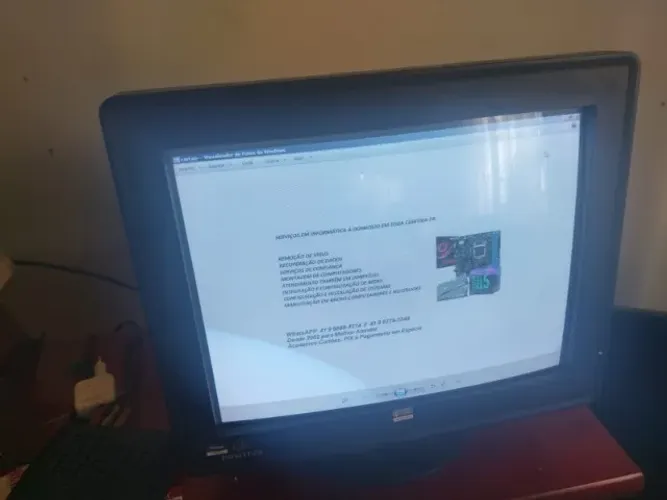 Monitor Antigo para Colecionadores e Afins - CRT 17 Polegadas em excelente estado