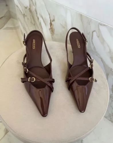 Scarpin Arezzo marrom 36