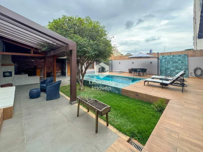 Casa à venda no Coração Eucarístico, Belo Horizonte, com 3 quartos 4 vagas