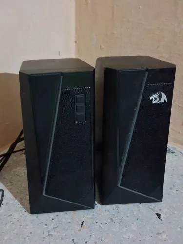 Caixa de Som Redragon Anvell RGB Com fio