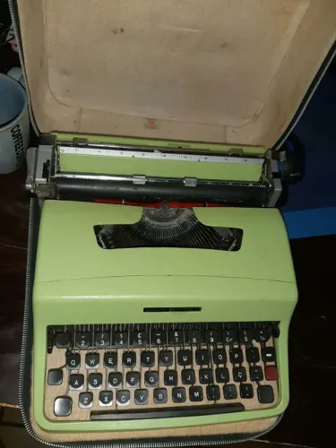 Máquina De Escrever Olivetti Lettera 32 Com Maleta Ano 1967