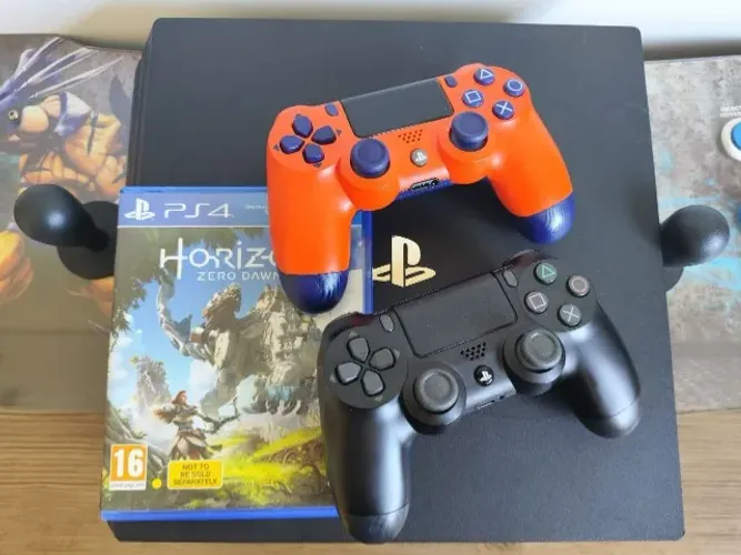 Console PS4 Pro - Excelente estado - Troca em Switch Oled Desbloq