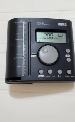 Metrônomo Digital Korg Com Amplificação Própria - Kdm-2