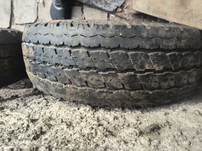 pneu 225/70r15