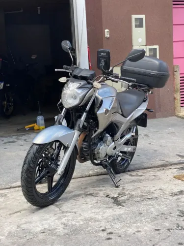 Yamaha Fazer 250 YS250 2011/2012 - Baú, Pneus Novos e Doc OK