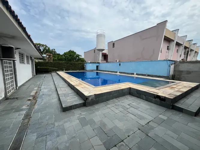 Casa com 590m² com 5 quartos Parque das Laranjeiras- Manaus - AM