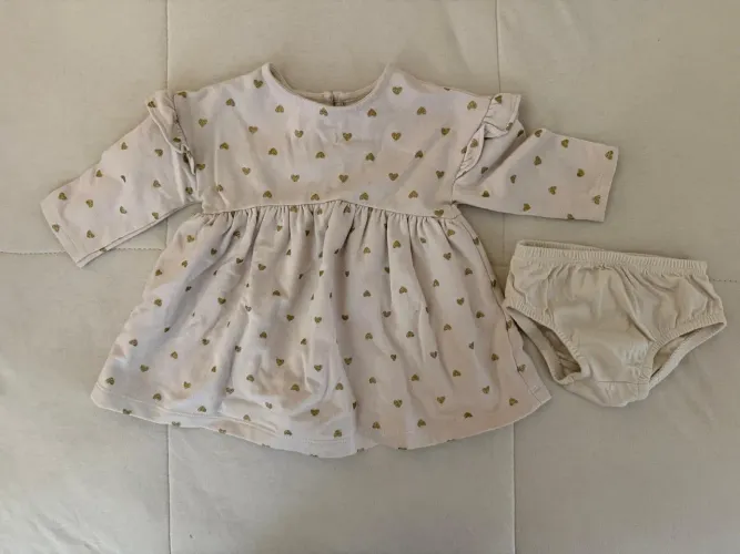 Conjunto Vestido Infantil Carter's Corações Dourados + Tapa Fralda - Tam 6 meses
