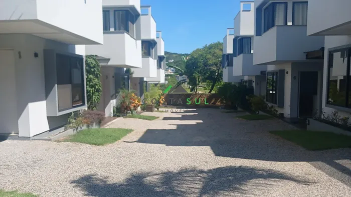 Sobrado a venda em Condomínio Exclusivo no Panorâmico, Garopaba SC