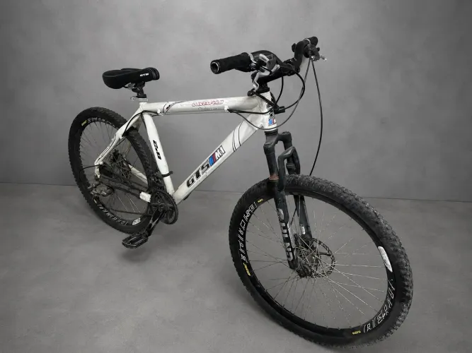 Bike GTS aro 26 ,freio a disco na frente e atrás