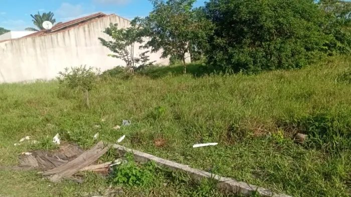 VENDE-SE MEIO LOTE EM ALCOBAÇA-BA