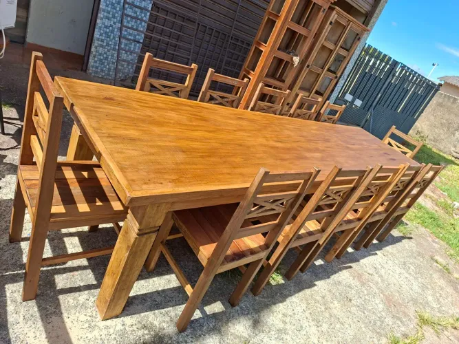 Mesa com 12 cadeiras tamanho da mesa 3.50 de comprimento  valor  5.620 reais