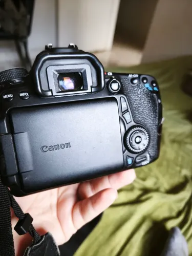 VENDO CÂMERA FOTOGRAFICA CANON 70D