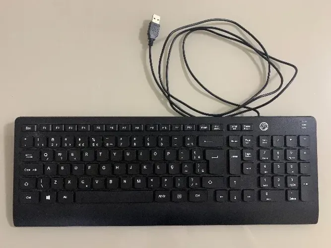 Teclado USB Preto ABNT2 Completo em Ótimo Estado