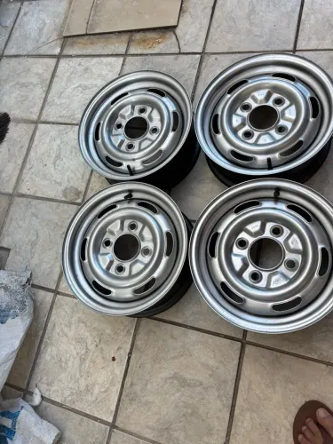 Roda para Brasília ou fusca.