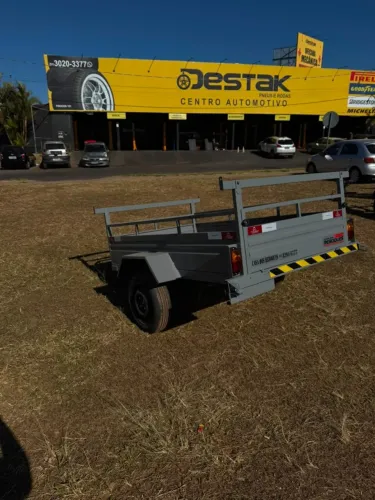 Carretinha 2.00 x 1.20 grande com espaço bem aproveitado - reboque