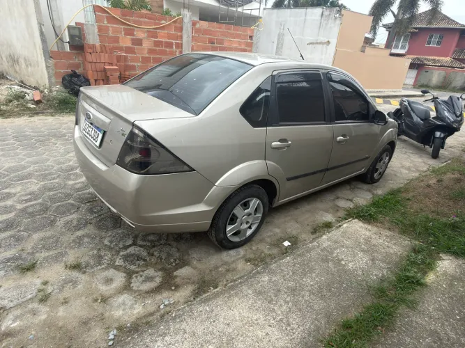 Ford Fiesta Sedan SE 1.6 8V Flex 4P 2014