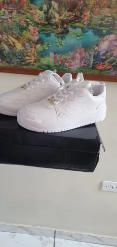 Tenis branco vizzano numero 35