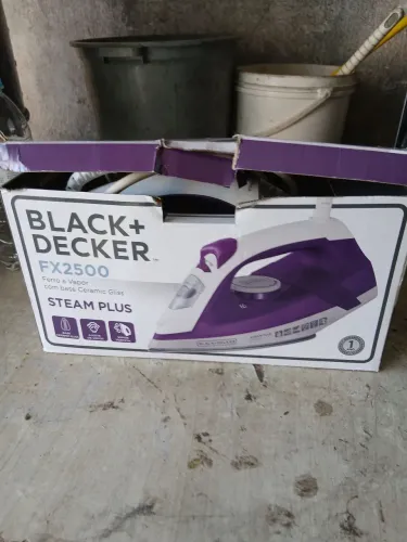 Ferro de Passar a Vapor Black & Decker com Spray Fx2500 Roxo .110 w .semi novo pouco uso