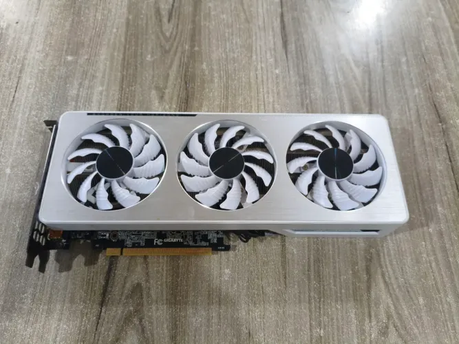 Placa de Vídeo RTX 3060 12 GB Gigabyte Triplo Fan