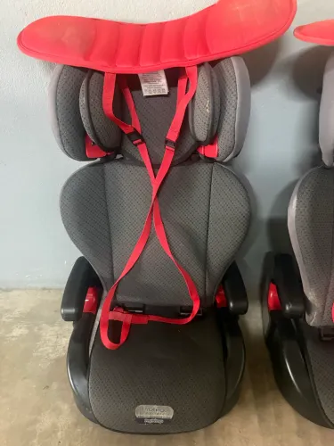 Duas cadeiras infantis Burigotto Protege - 15 a 36 kg