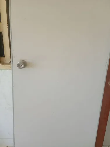 Portas divisórias tem com vidro e sem 90 reais cada 