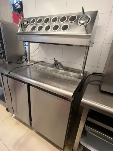 Mesa Refrigerada para Montagem de Pizzas, Sanduíches e Saladas em Inox