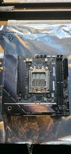 Asus rog strix x670E-I Mini itx