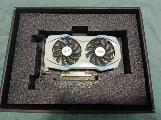 Placa De Vídeo ASUS E Fonte de Alimentação 500w
