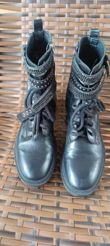 Bota coturno Zara em couro número 37