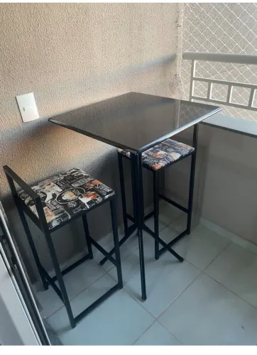 Mesa bistrô + 02 banquetas