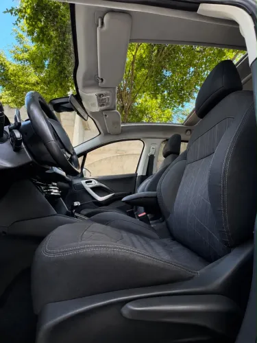 Peugeot 208 Griffe 1.6 Flex 16V 5P Aut. 2014