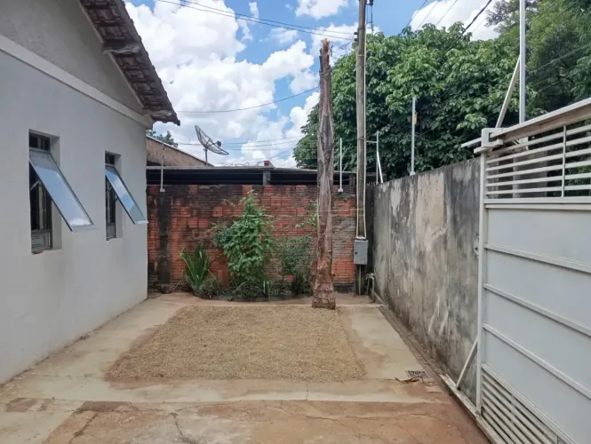 Casa à Venda no Cruzado com 2 Quartos, 1 Suíte e Garagem para 4 Carros!
