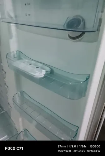 Vende se geladeira