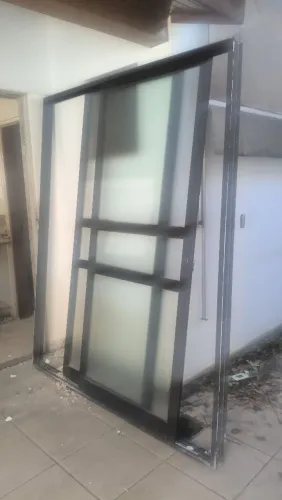 Porta alumínio 1,77 larguraxl X2,23