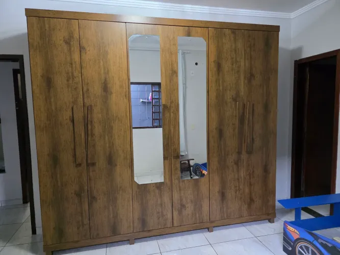 Guarda Roupa (Praticamente Novo)