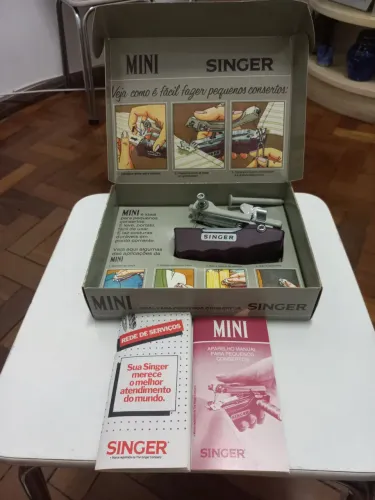 Mini máquina de costura Singer