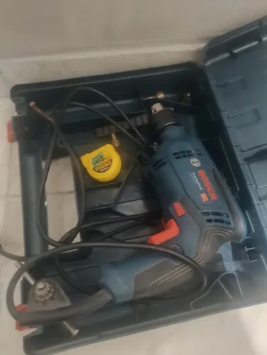 Furadeira Bosch 220,750 W.