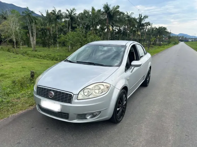 Fiat Linea LX 1.9/ 1.8 Flex 16V Dualogic 4P 2010