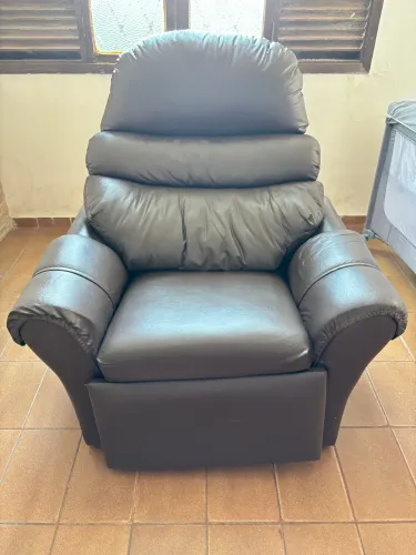 Título do anúncio: Poltrona Reclinável e Retrátil em Corino Marrom
