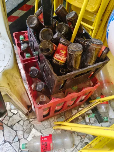 Caixas de Coca Cola 2L retornável