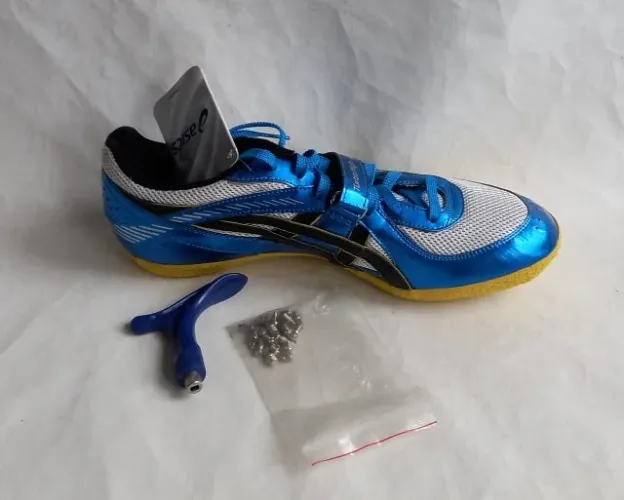 Tênis de Salto em Altura Asics Numeração 42.5 Produto com avaria