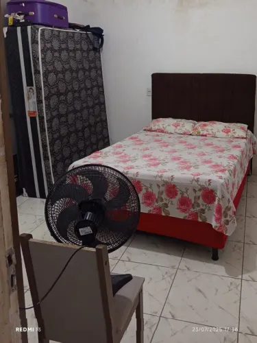 Vende-se Cama + Cabeceira marrom acolchoada