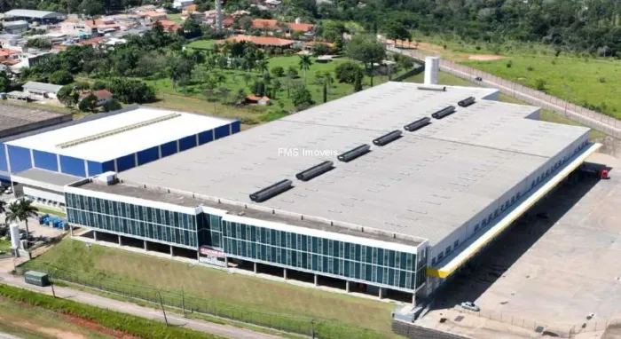 Galpão Comercial de Alto Padrão para Locação em Cabreúva-SP, Bairro Jacaré: 1 Sala, 3 Banh