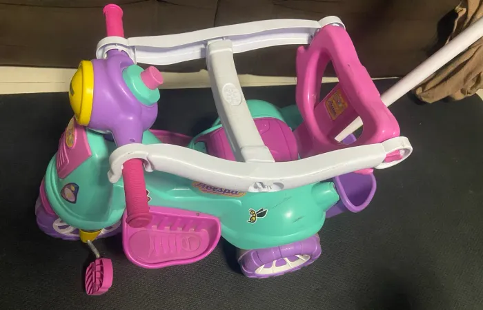 Triciclo motoca menina a vespa