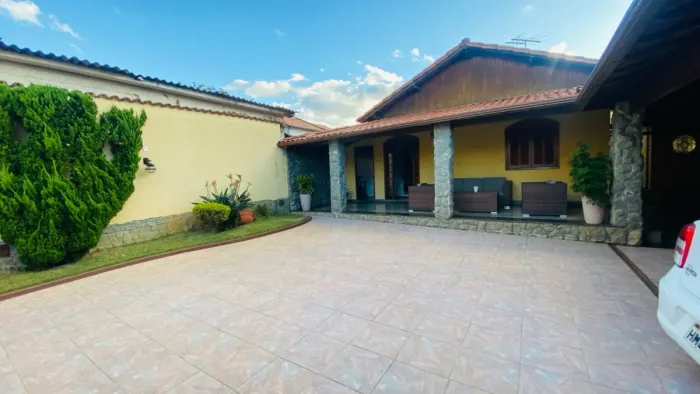 Casa com 4 quartos para alugar em Belo Horizonte