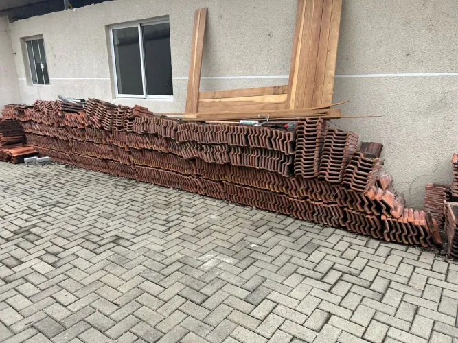 Lotes de telhas de cerâmica 