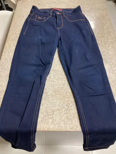 Calça jeans escura feminina