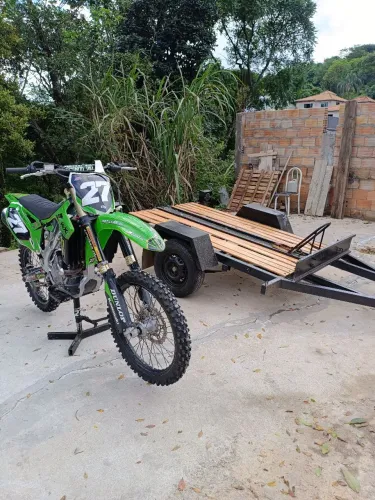 Kxf 250 ano 2014 preventiva feita motor com zero hora de uso. Carretinha documento em dia