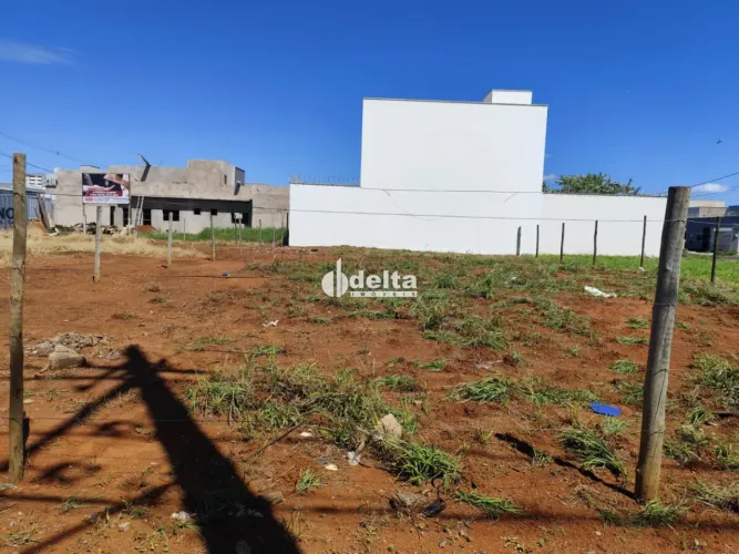 Terreno disponível para venda no bairro Novo Mundo em Uberlândia-MG